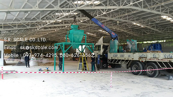 เครื่องบรรจุสินค้าพิกัด 25 กิโลกรัม พร้อมชุดสายพานลำเลียง และชุดเย็บกระสอบ