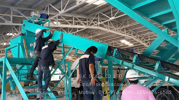 เครื่องบรรจุสินค้าพิกัด 25 กิโลกรัม พร้อมชุดสายพานลำเลียง และชุดเย็บกระสอบ