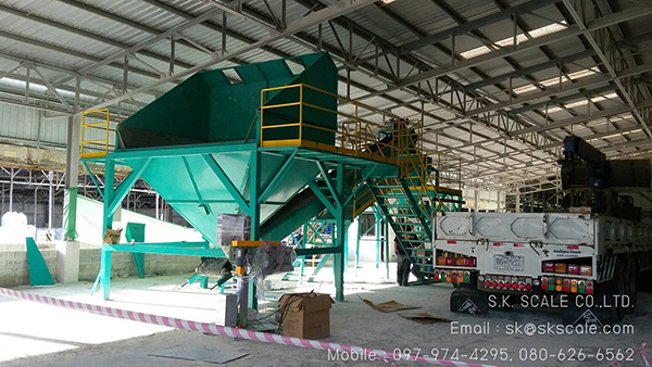 เครื่องบรรจุสินค้าพิกัด 25 กิโลกรัม พร้อมชุดสายพานลำเลียง และชุดเย็บกระสอบ